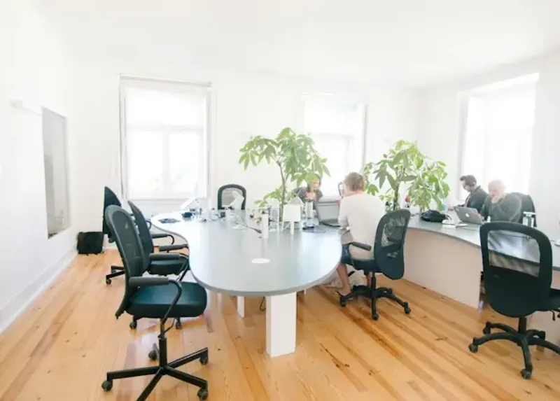 Limpieza técnica profesional en nave industrial optimizando la higiene del entorno de trabajo